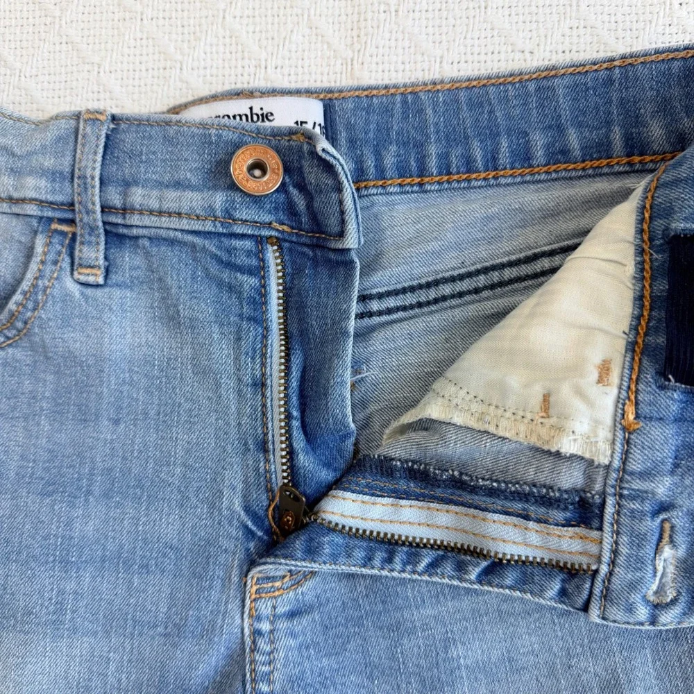 Abercrombie Kids High Rise Shortie Denim Shorts Distressed Frayed Hem Size 15/16